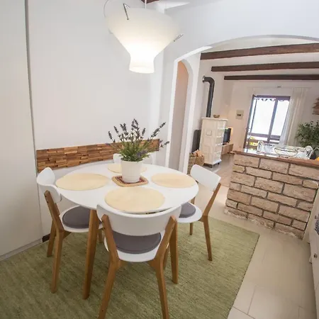 Casa Oliva D'oro Apartment *